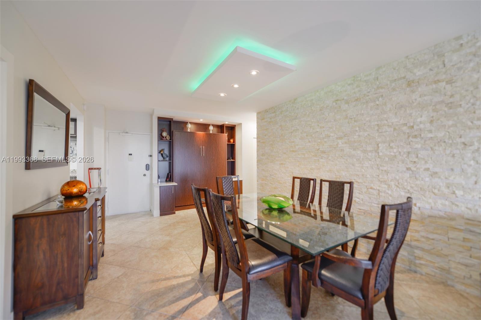 21M 1 / 2 870 sq. ft. $ 2026-04-01 0 Photo