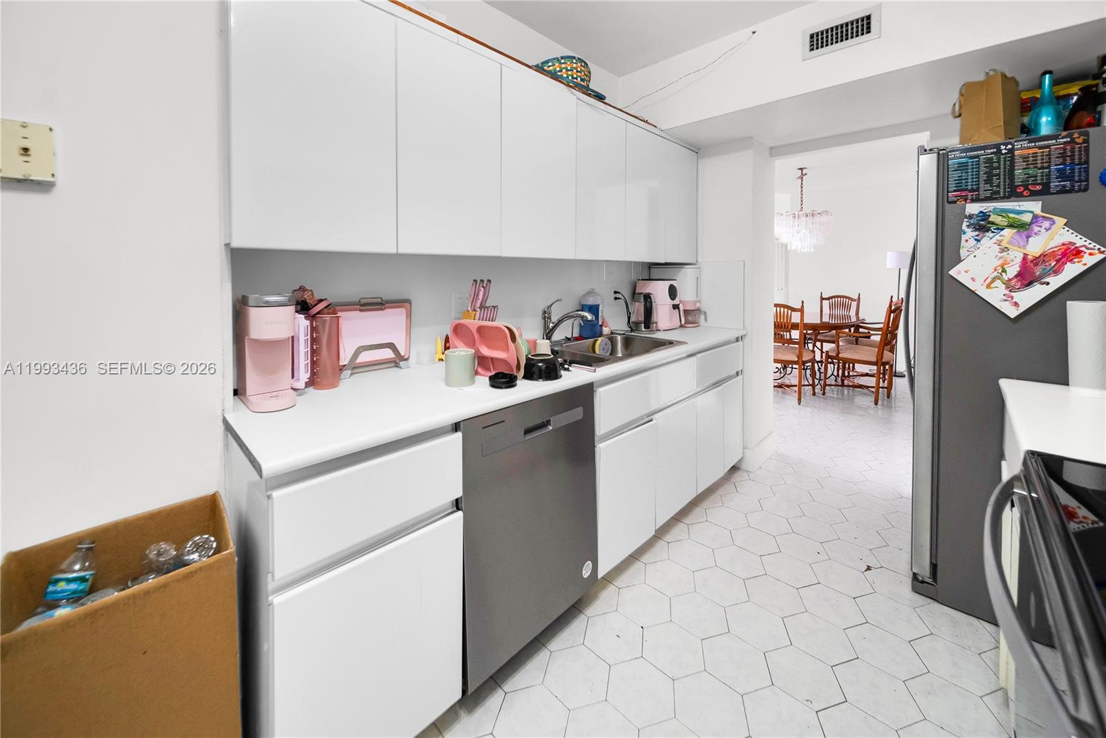 See details 1007 2 / 3 1714 sq. ft. $ 2026-04-01 0 Photo