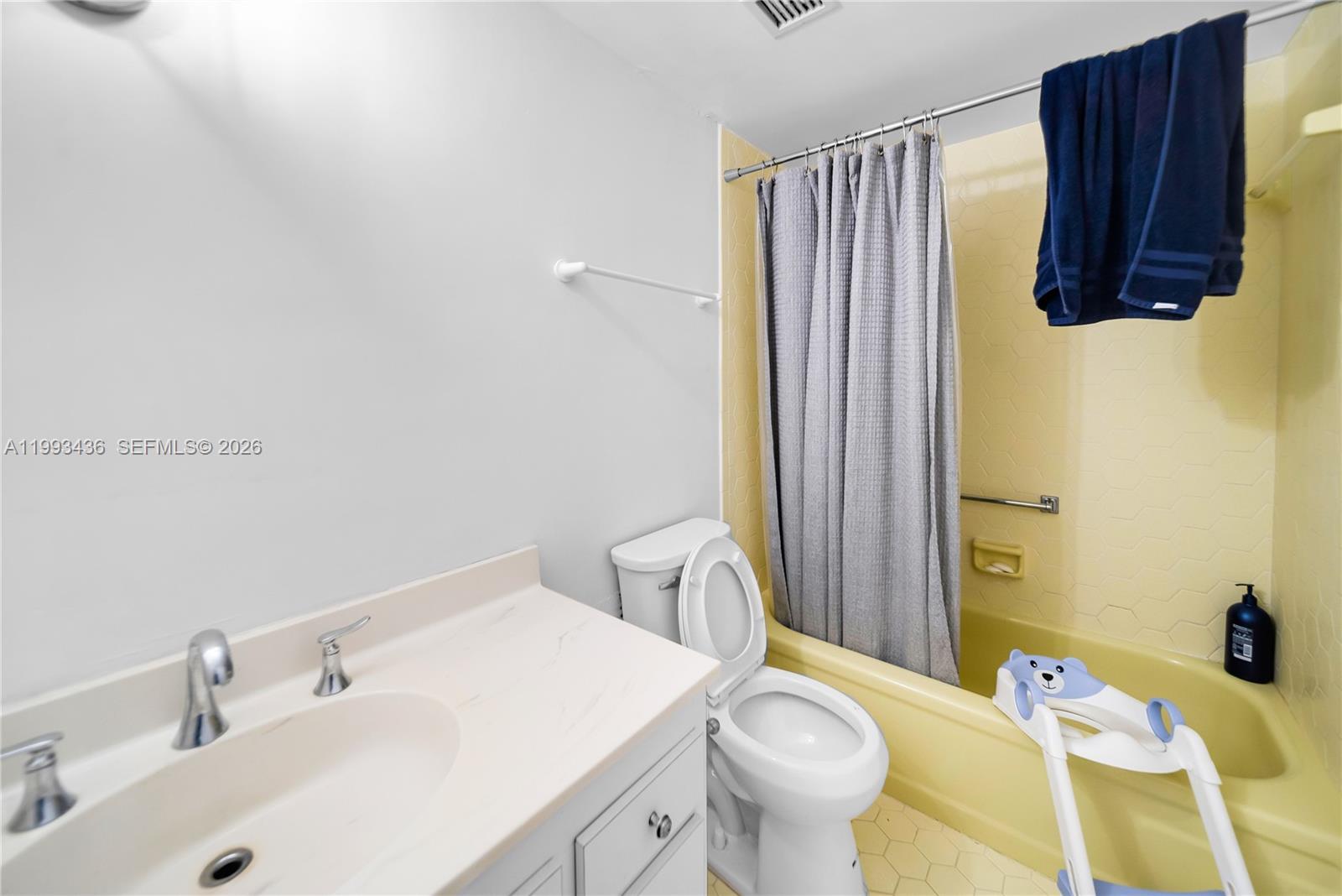 See details 1007 2 / 3 1714 sq. ft. $ 2026-04-01 0 Photo