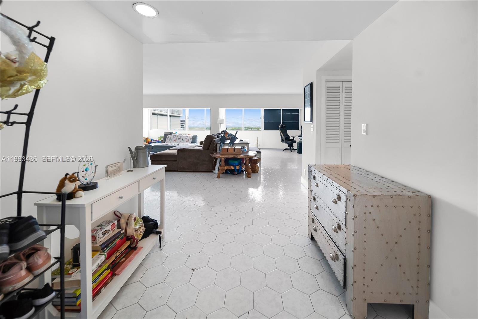 See details 1007 2 / 3 1714 sq. ft. $ 2026-04-01 0 Photo