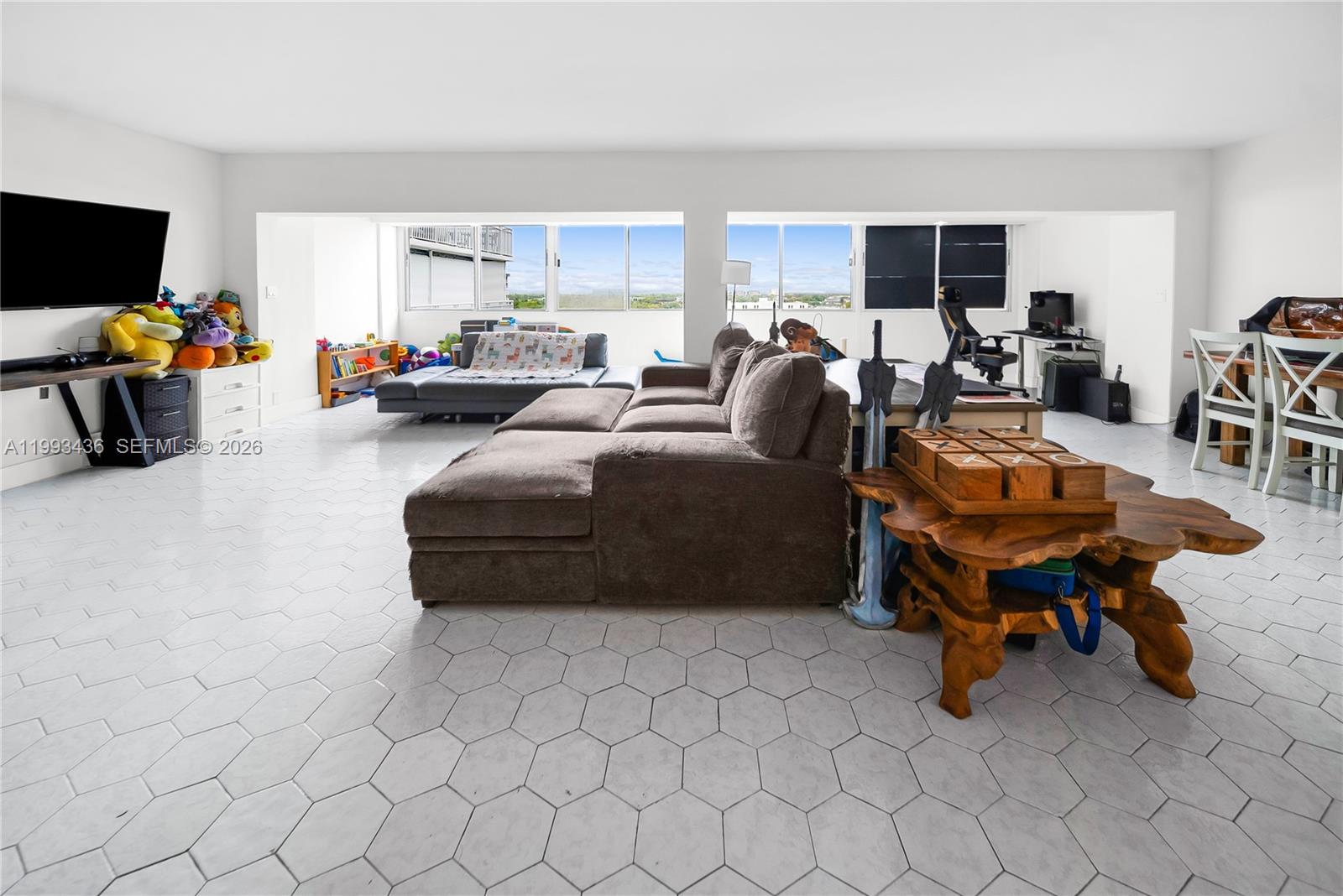 See details 1007 2 / 3 1714 sq. ft. $ 2026-04-01 0 Photo