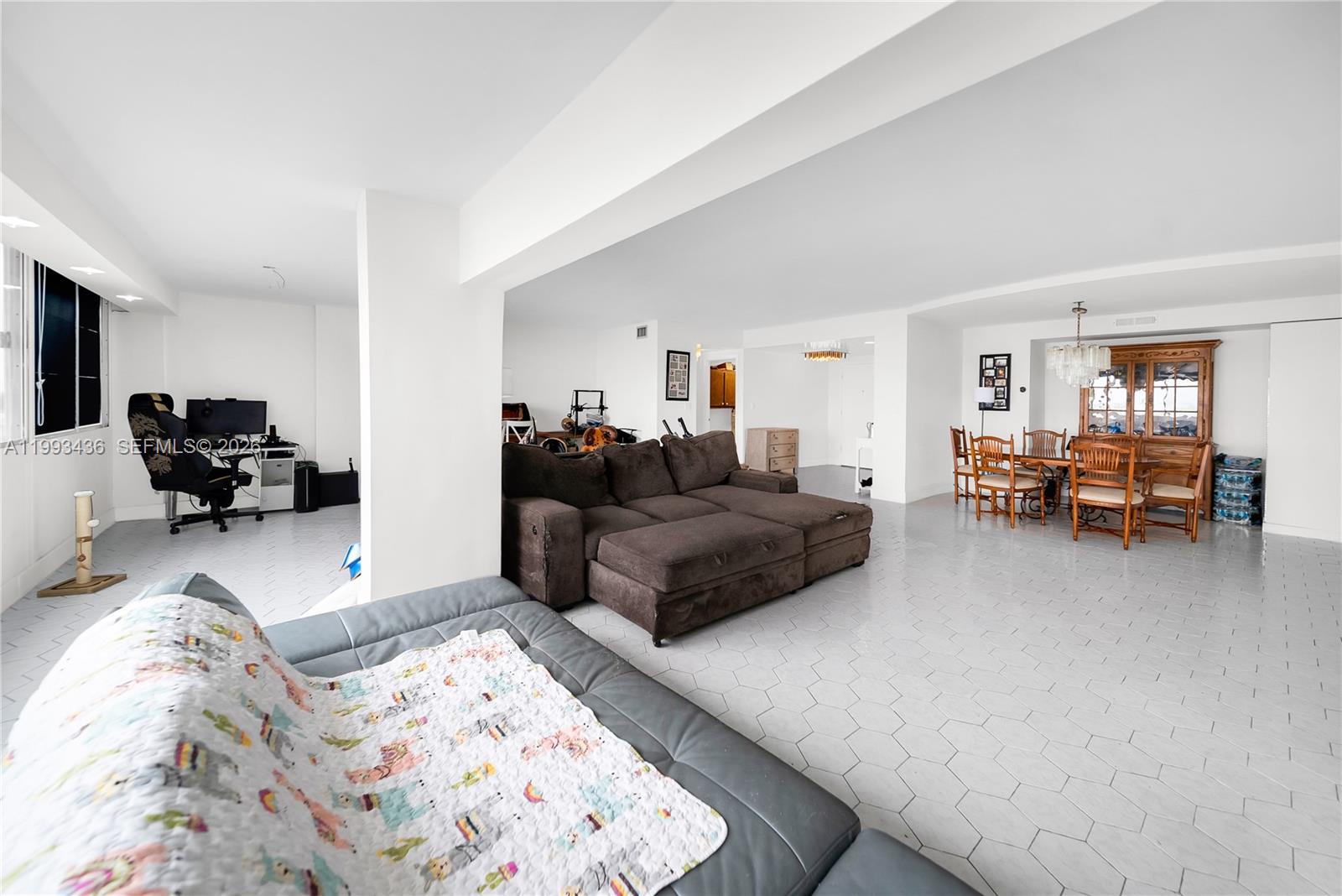 See details 1007 2 / 3 1714 sq. ft. $ 2026-04-01 0 Photo