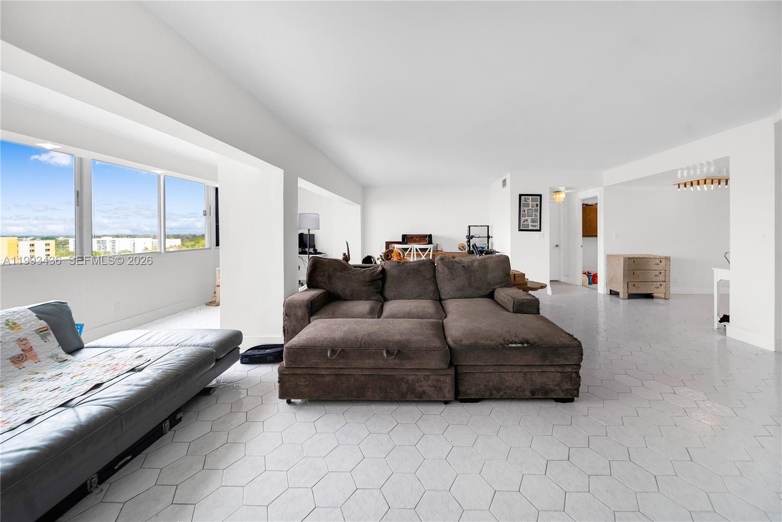 See details 1007 2 / 3 1714 sq. ft. $ 2026-04-01 0 Photo