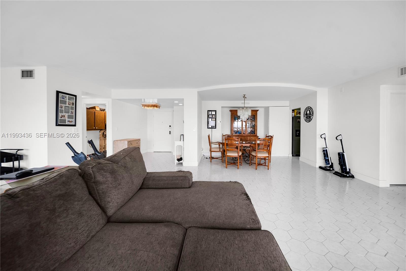 See details 1007 2 / 3 1714 sq. ft. $ 2026-04-01 0 Photo