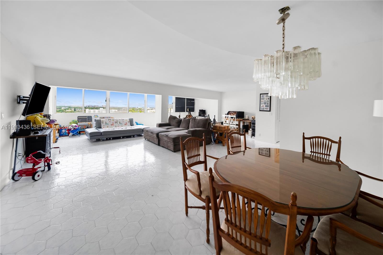 See details 1007 2 / 3 1714 sq. ft. $ 2026-04-01 0 Photo