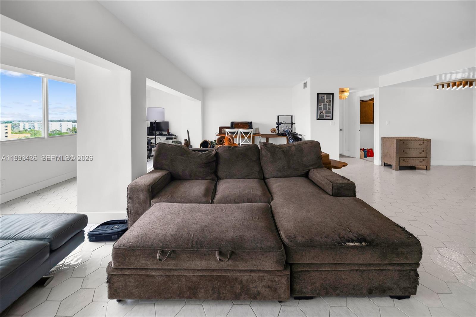 See details 1007 2 / 3 1714 sq. ft. $ 2026-04-01 0 Photo
