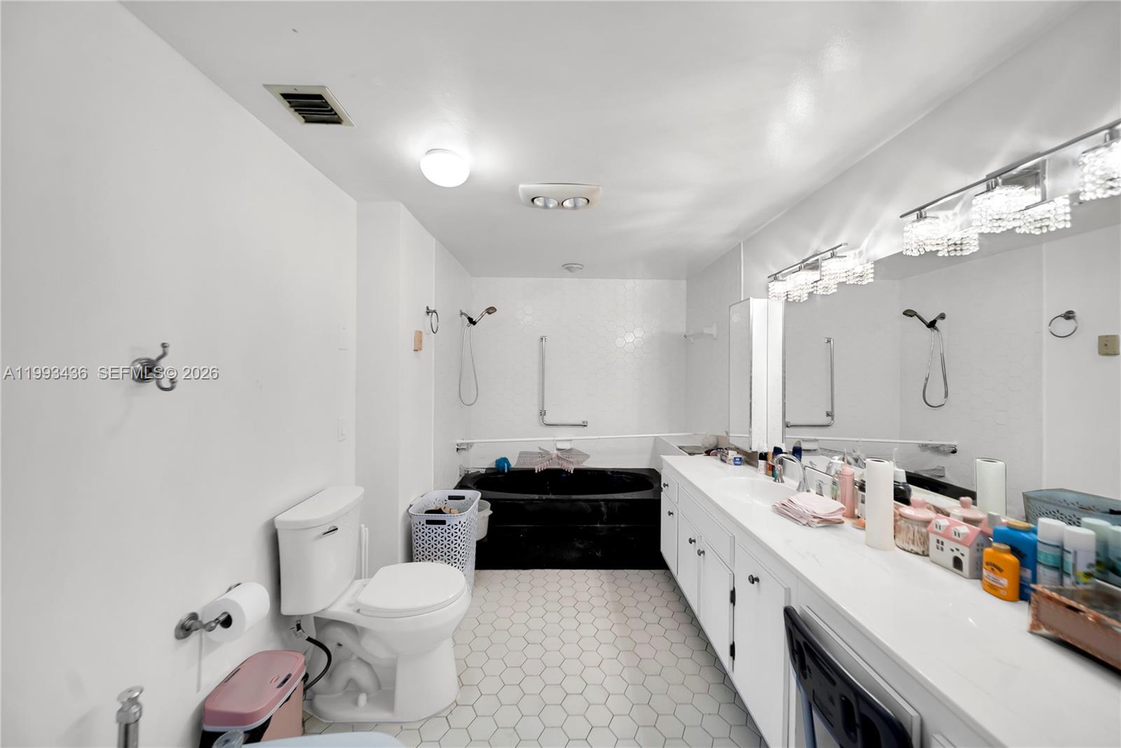 See details 1007 2 / 3 1714 sq. ft. $ 2026-04-01 0 Photo