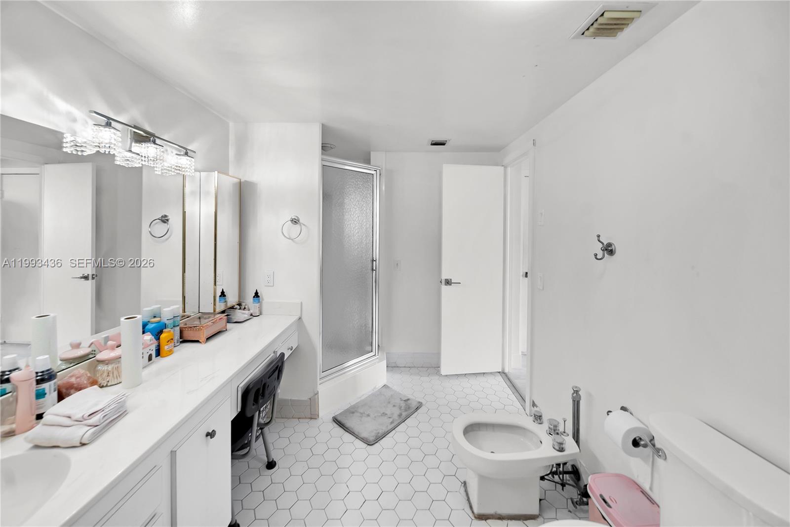See details 1007 2 / 3 1714 sq. ft. $ 2026-04-01 0 Photo