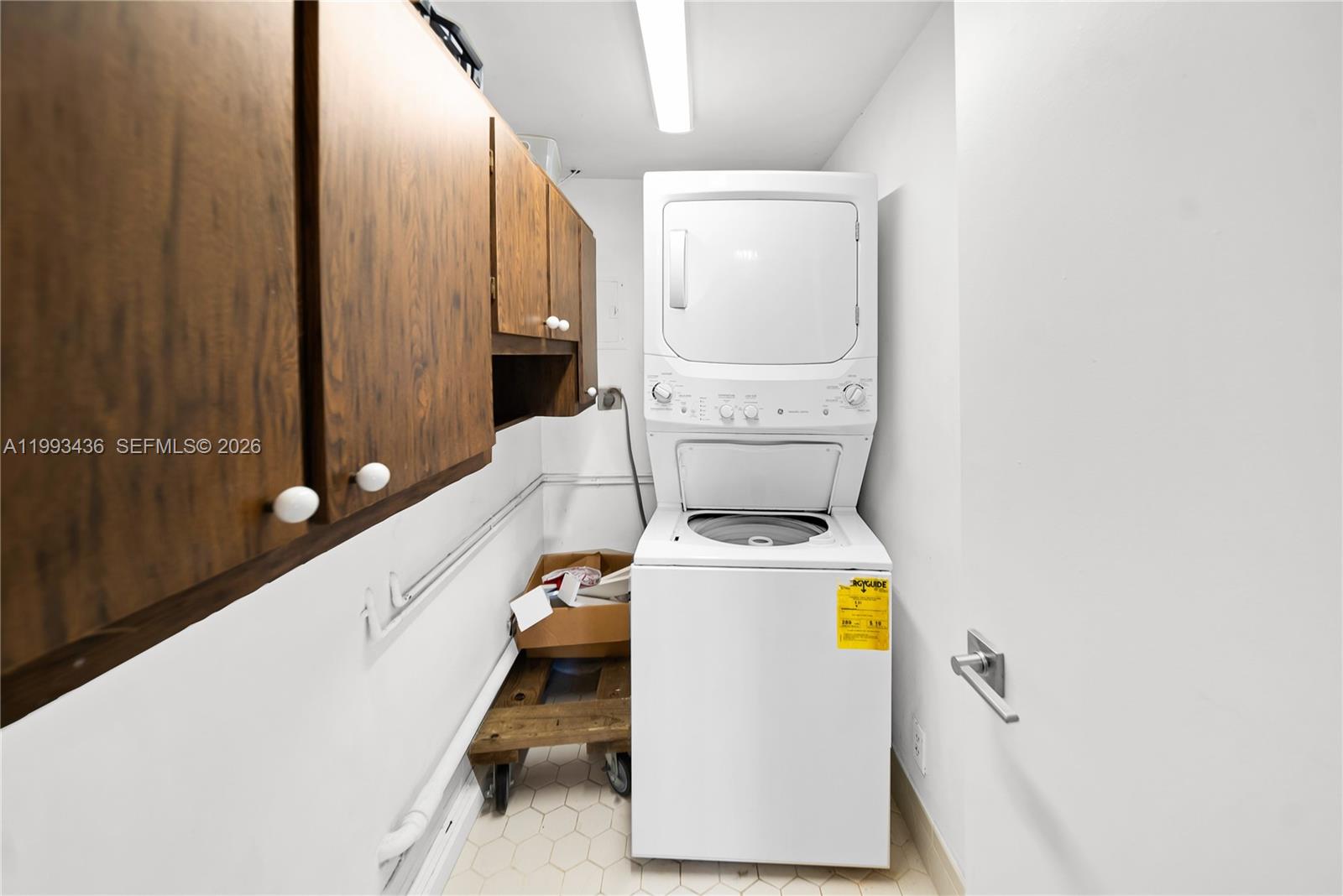 See details 1007 2 / 3 1714 sq. ft. $ 2026-04-01 0 Photo