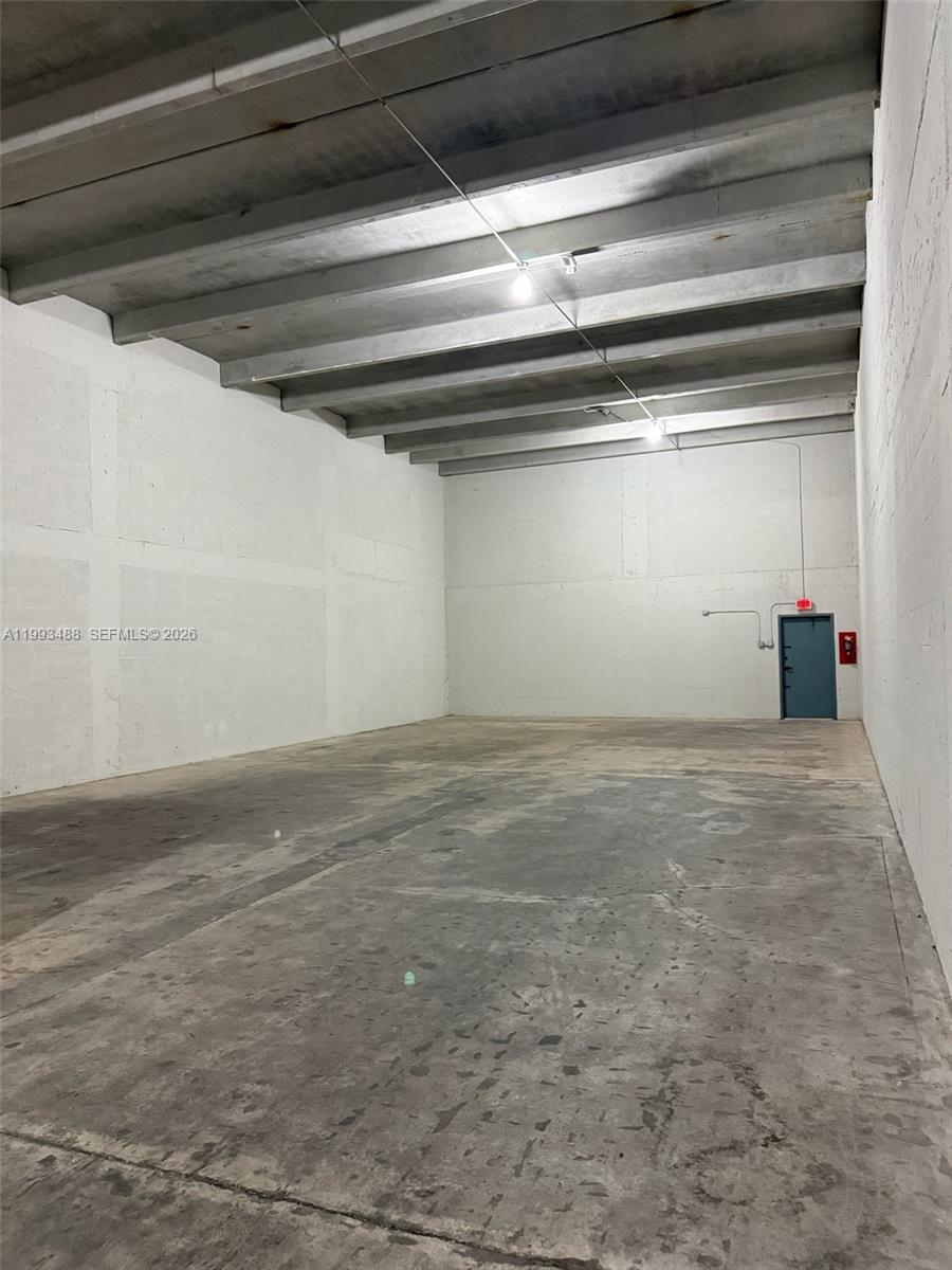 32  /   sq. ft. $ 2026-04-01 0 Photo