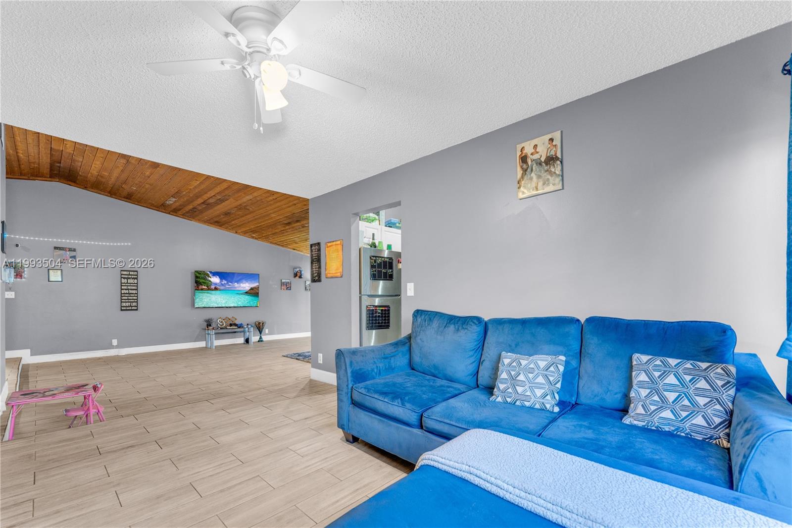 Ver detalles 5701 4 / 2 2181 sq. ft. $ 2026-06-01 0 foto