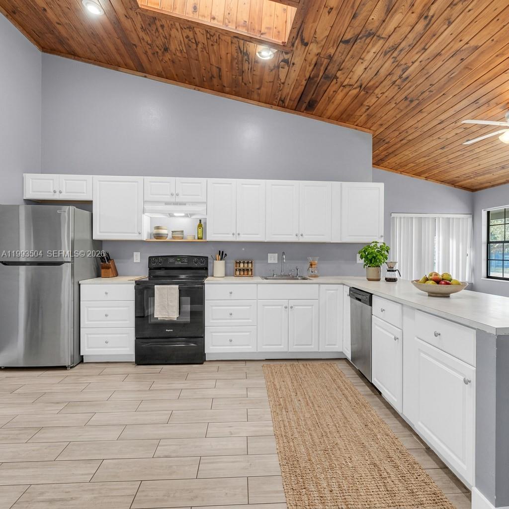 Ver detalles 5701 4 / 2 2181 sq. ft. $ 2026-06-01 0 foto