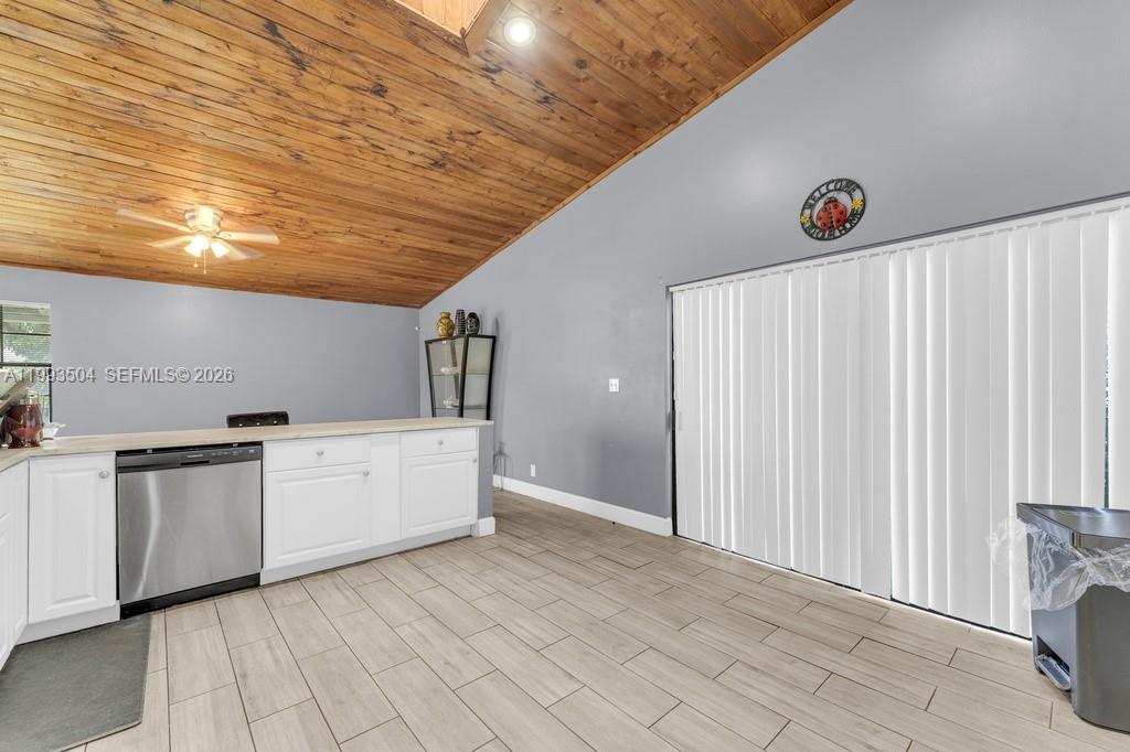 Ver detalles 5701 4 / 2 2181 sq. ft. $ 2026-06-01 0 foto