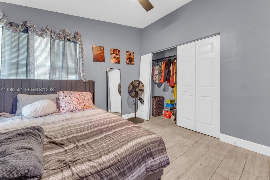 Ver detalles 5701 4 / 2 2181 sq. ft. $ 2026-06-01 0 foto