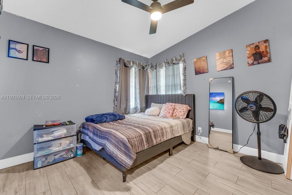 Ver detalles 5701 4 / 2 2181 sq. ft. $ 2026-06-01 0 foto