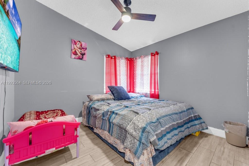 Ver detalles 5701 4 / 2 2181 sq. ft. $ 2026-06-01 0 foto