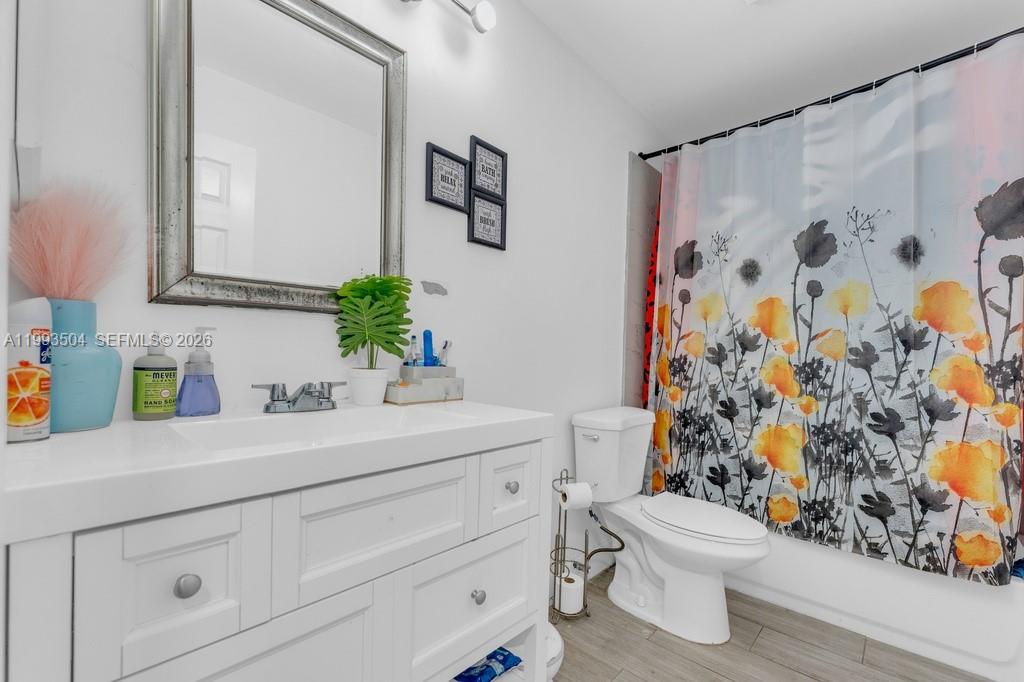 Ver detalles 5701 4 / 2 2181 sq. ft. $ 2026-06-01 0 foto