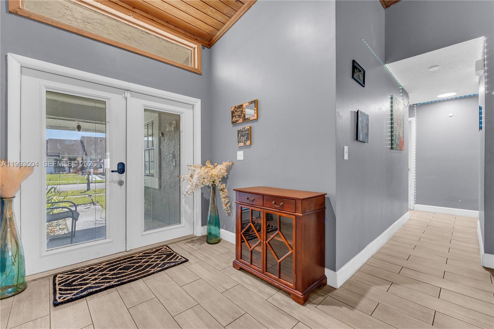 Ver detalles 5701 4 / 2 2181 sq. ft. $ 2026-06-01 0 foto