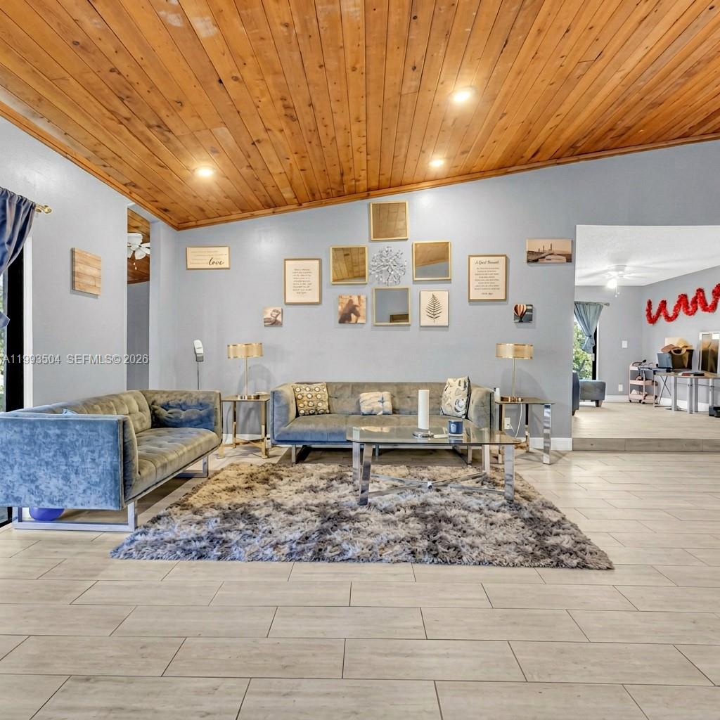 Ver detalles 5701 4 / 2 2181 sq. ft. $ 2026-06-01 0 foto