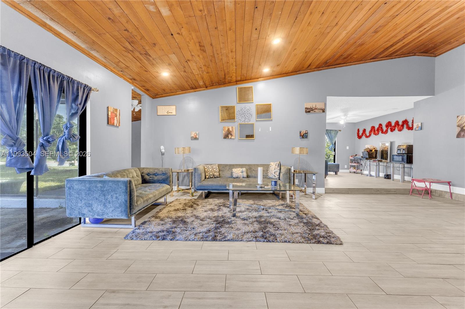 Ver detalles 5701 4 / 2 2181 sq. ft. $ 2026-06-01 0 foto