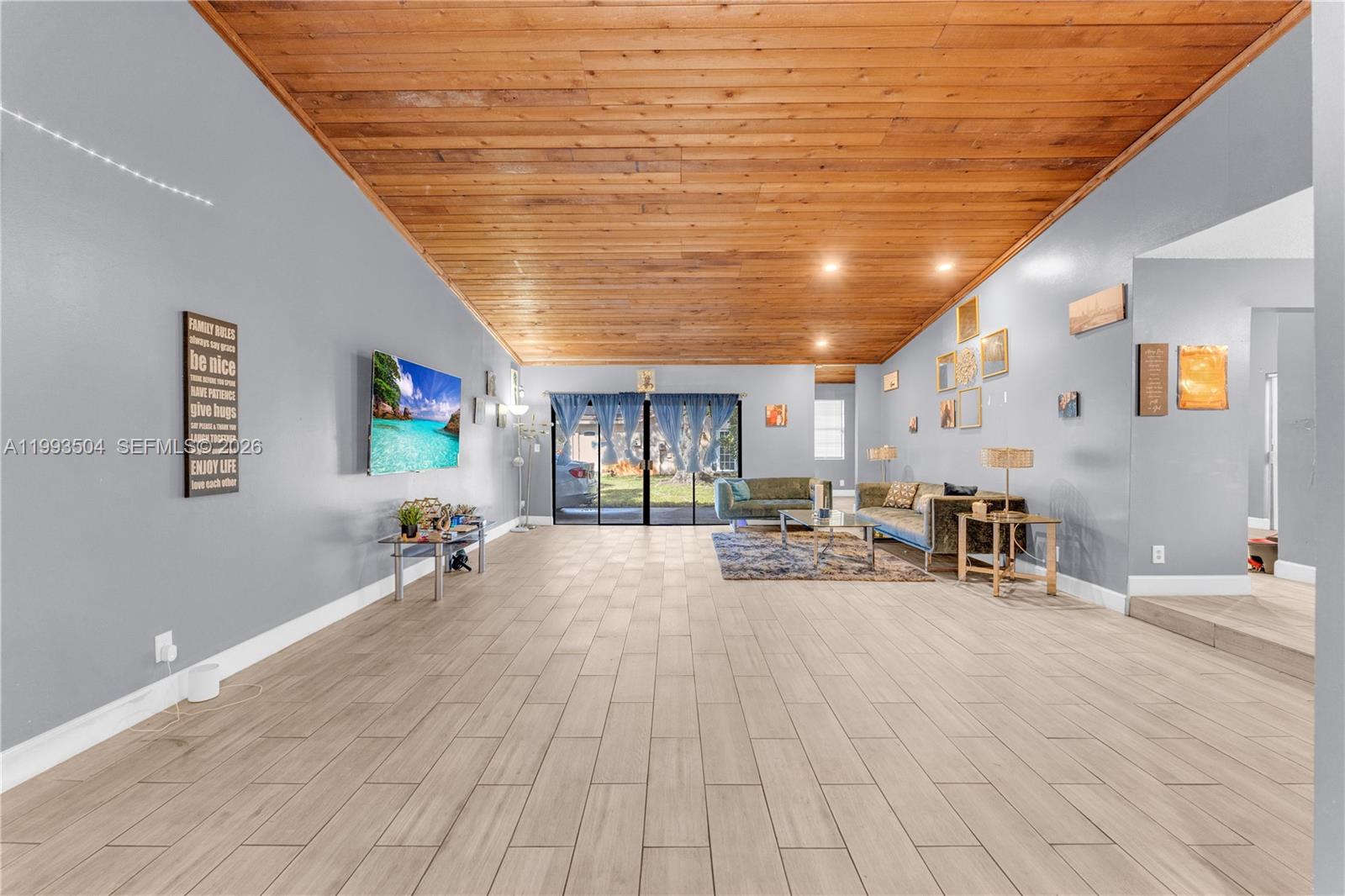 Ver detalles 5701 4 / 2 2181 sq. ft. $ 2026-06-01 0 foto