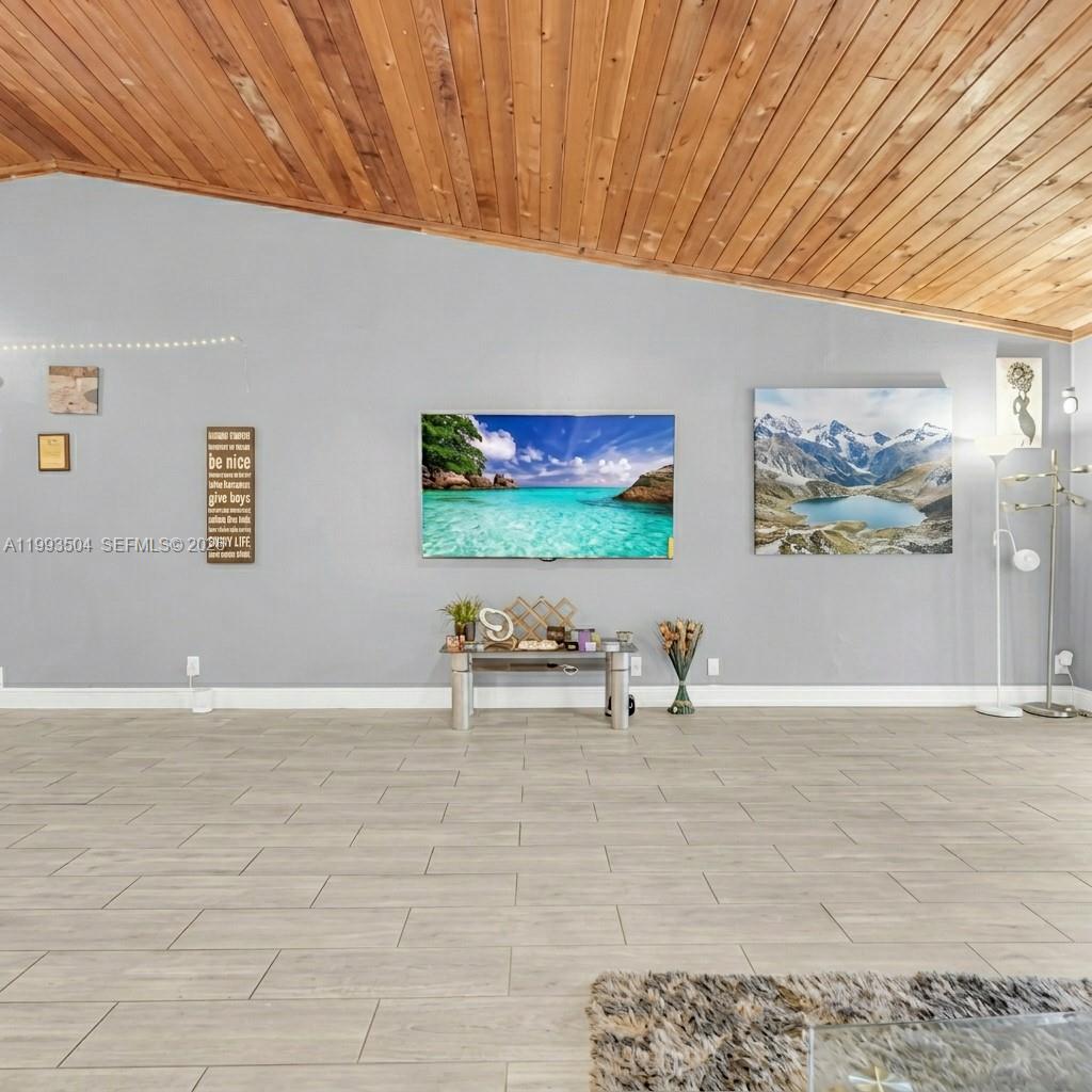 Ver detalles 5701 4 / 2 2181 sq. ft. $ 2026-06-01 0 foto