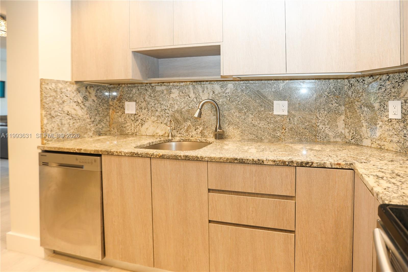 216 3 / 3 1570 sq. ft. $ 2026-04-02 0 Photo