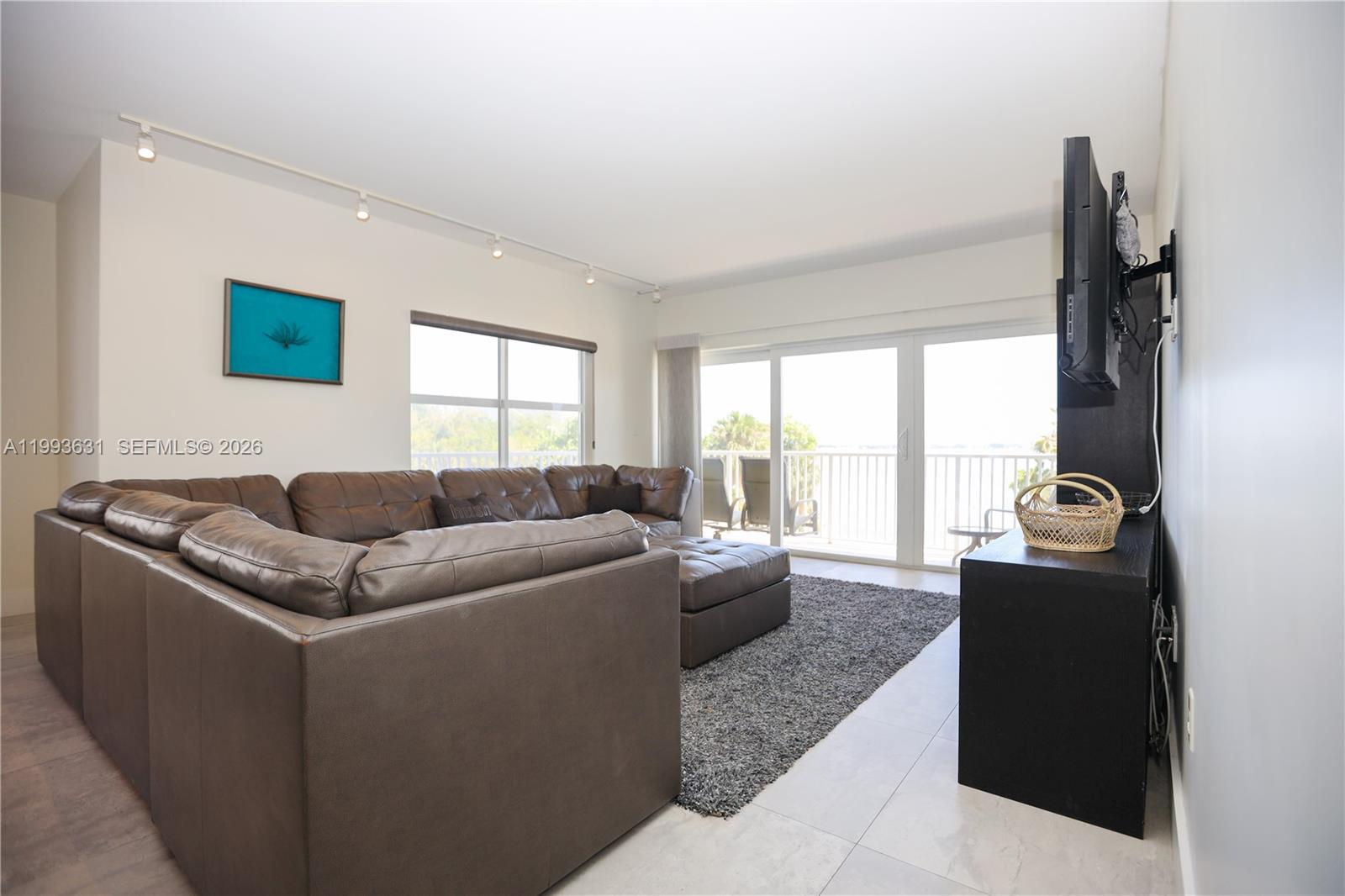 216 3 / 3 1570 sq. ft. $ 2026-04-02 0 Photo