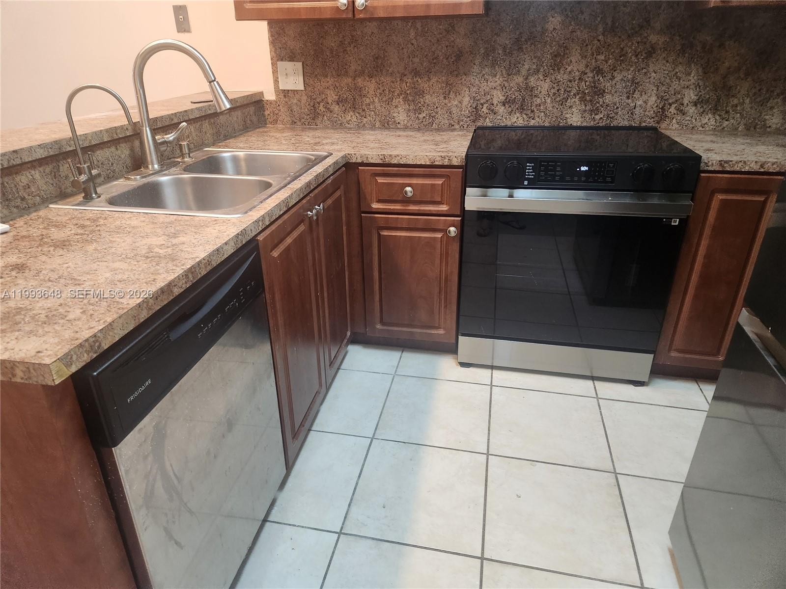 7184 2 / 2 1186 sq. ft. $ 2026-04-17 0 Photo