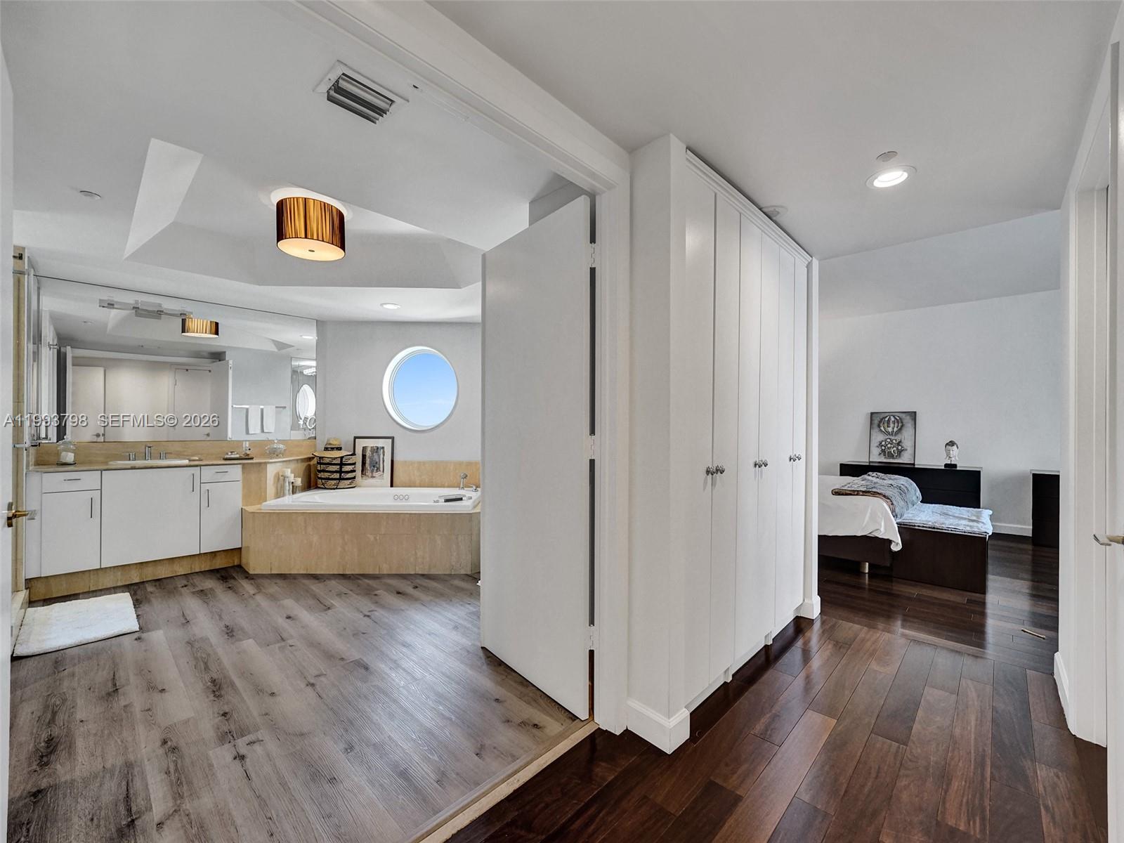 1207 4 / 5 2870 sq. ft. $ 2026-04-02 0 Photo