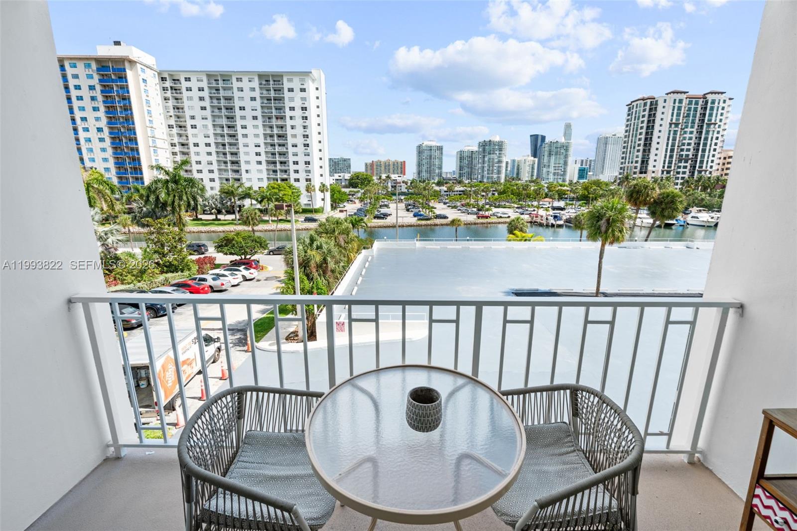 See details 325 1 / 2 762 sq. ft. $ 2026-04-09 0 Photo