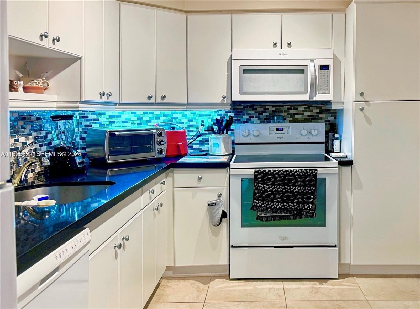See details 325 1 / 2 762 sq. ft. $ 2026-04-09 0 Photo