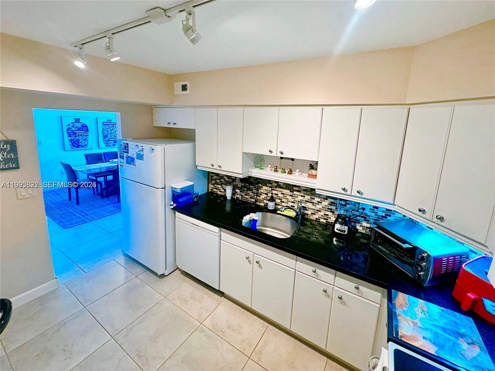 See details 325 1 / 2 762 sq. ft. $ 2026-04-09 0 Photo