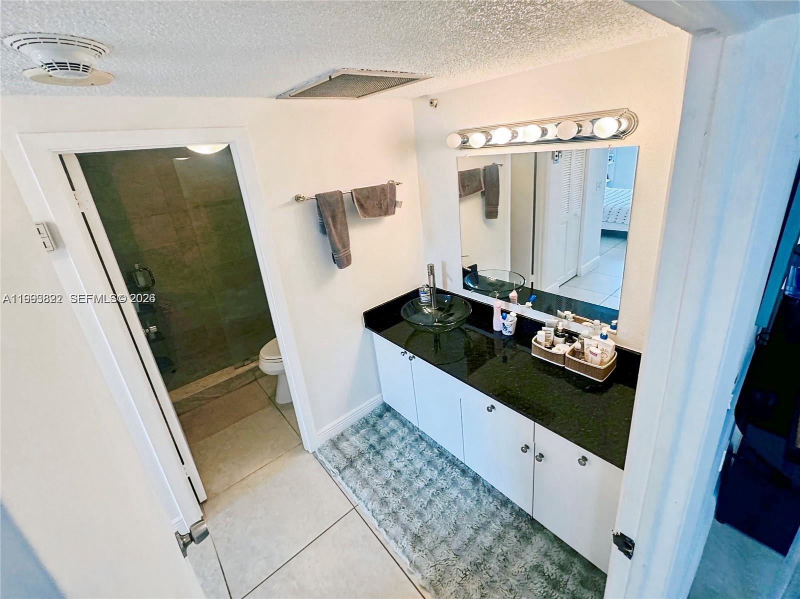 See details 325 1 / 2 762 sq. ft. $ 2026-04-09 0 Photo