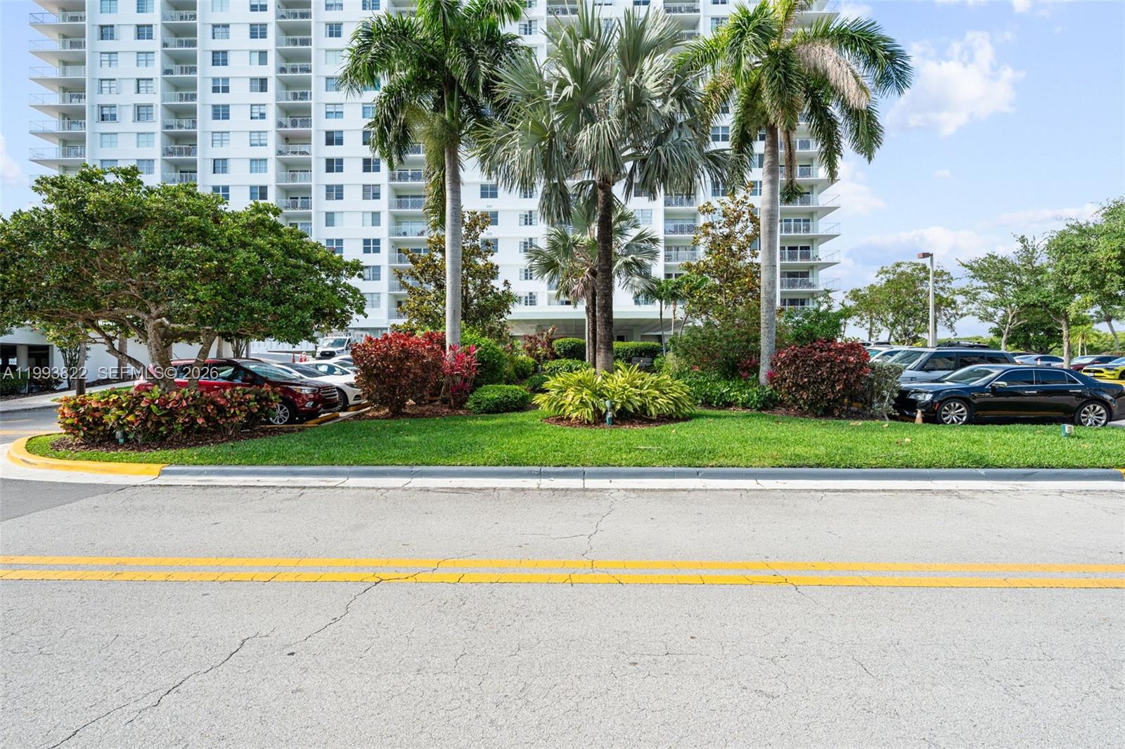 See details 325 1 / 2 762 sq. ft. $ 2026-04-09 0 Photo