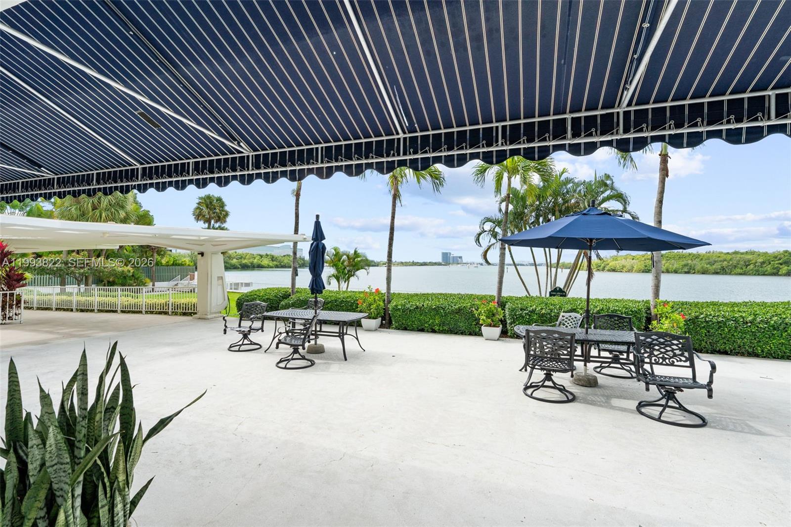 See details 325 1 / 2 762 sq. ft. $ 2026-04-09 0 Photo
