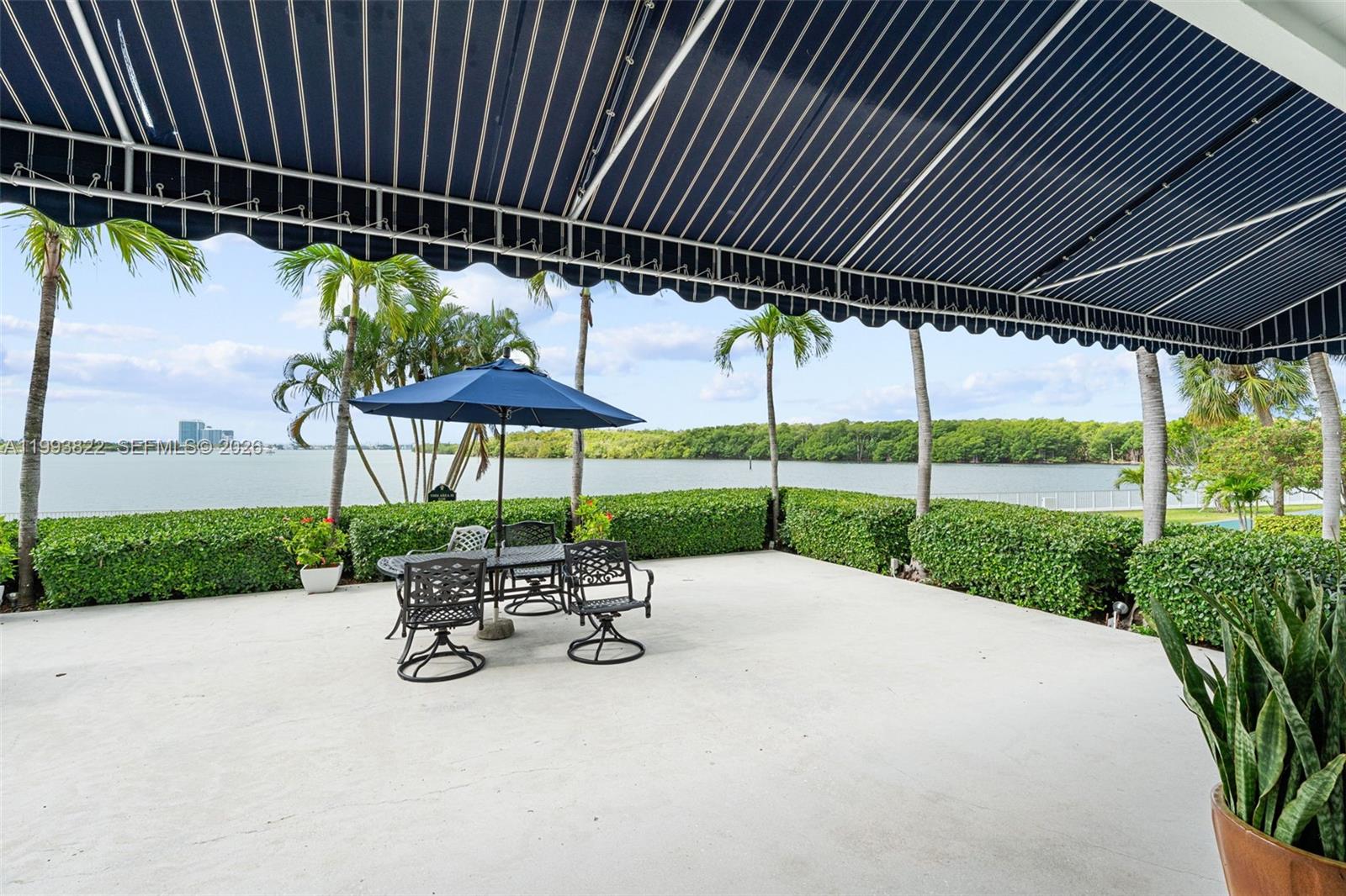 See details 325 1 / 2 762 sq. ft. $ 2026-04-09 0 Photo