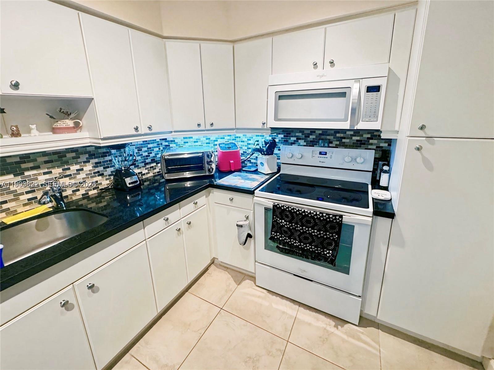 See details 325 1 / 2 762 sq. ft. $ 2026-04-09 0 Photo