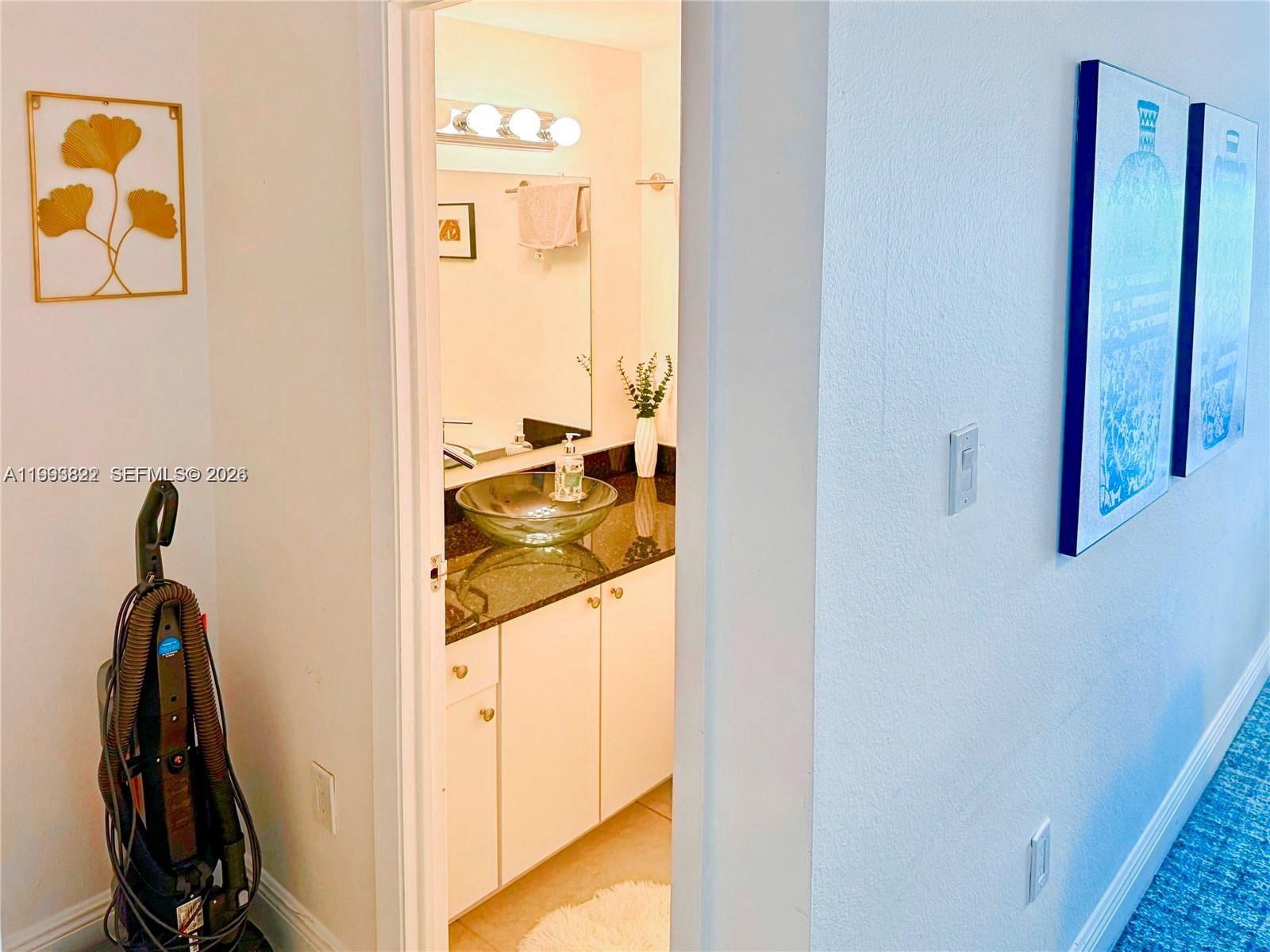 See details 325 1 / 2 762 sq. ft. $ 2026-04-09 0 Photo