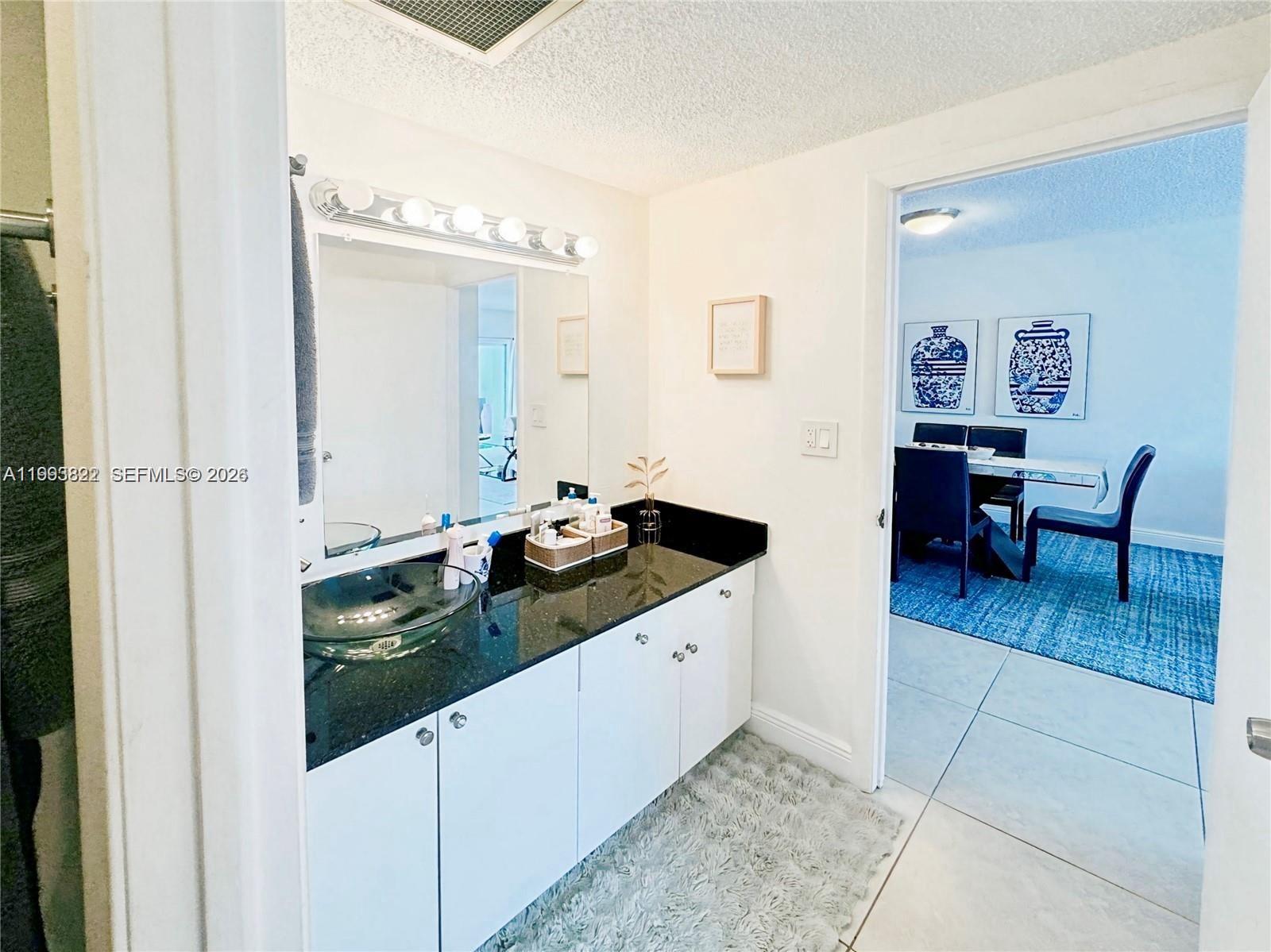 See details 325 1 / 2 762 sq. ft. $ 2026-04-09 0 Photo