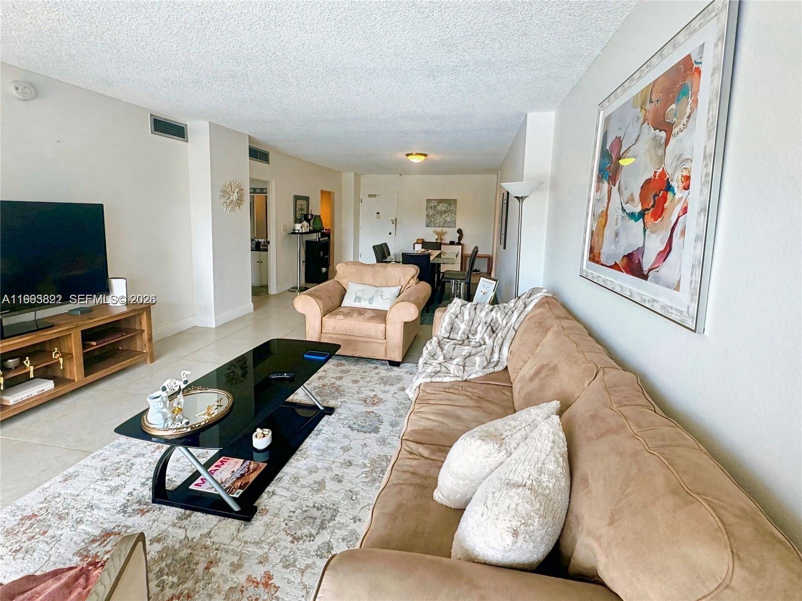 See details 325 1 / 2 762 sq. ft. $ 2026-04-09 0 Photo