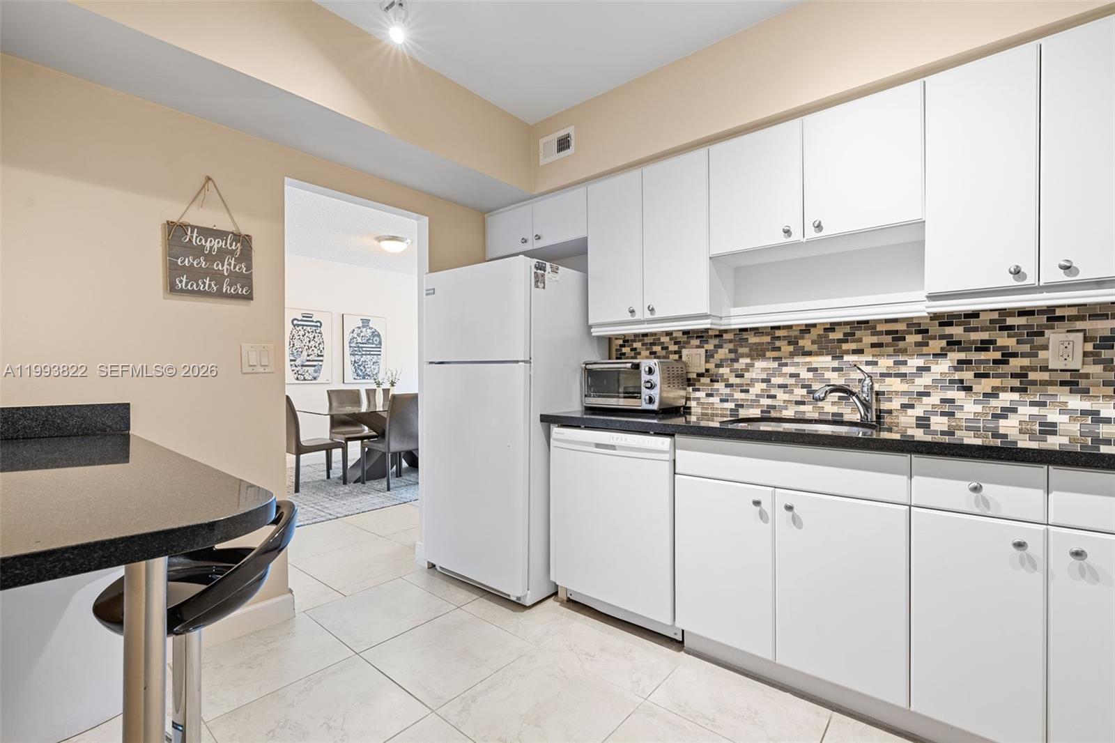 See details 325 1 / 2 762 sq. ft. $ 2026-04-09 0 Photo