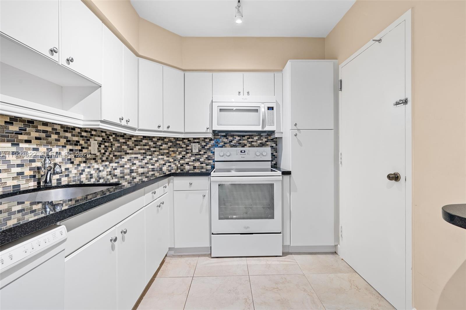 See details 325 1 / 2 762 sq. ft. $ 2026-04-09 0 Photo