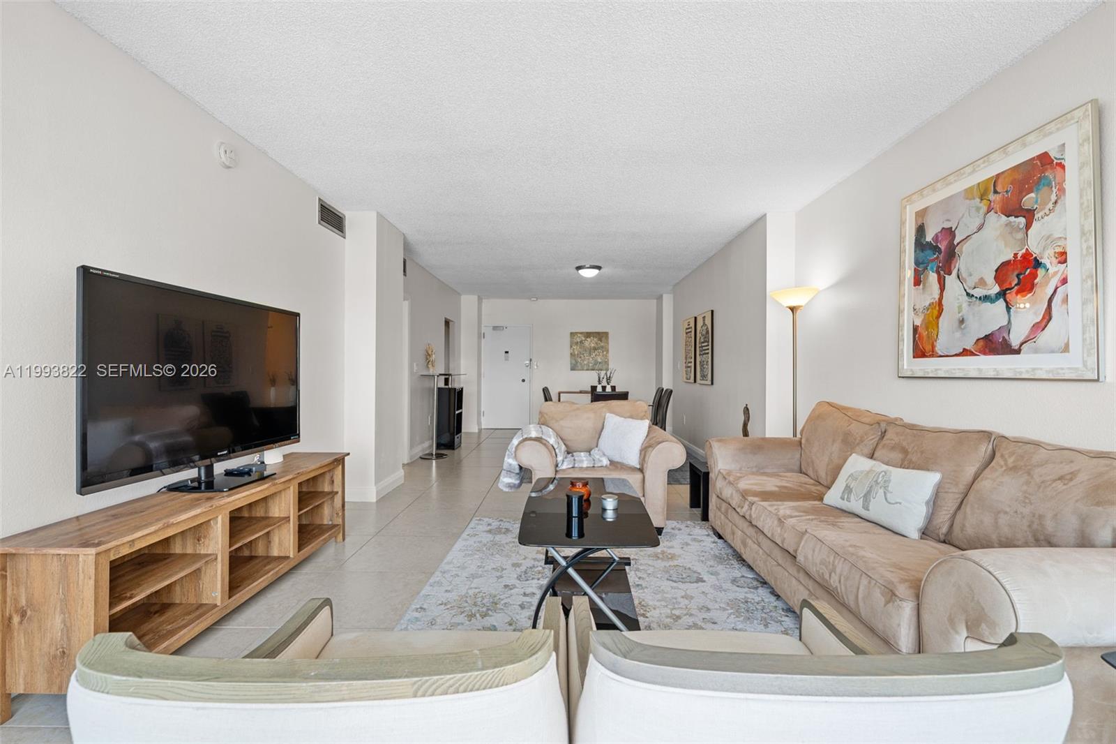 See details 325 1 / 2 762 sq. ft. $ 2026-04-09 0 Photo