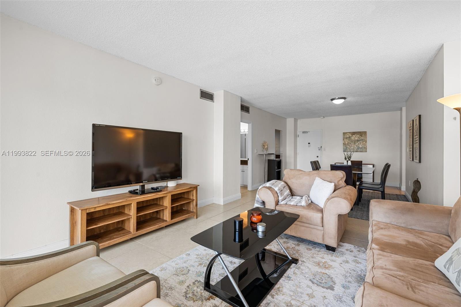See details 325 1 / 2 762 sq. ft. $ 2026-04-09 0 Photo