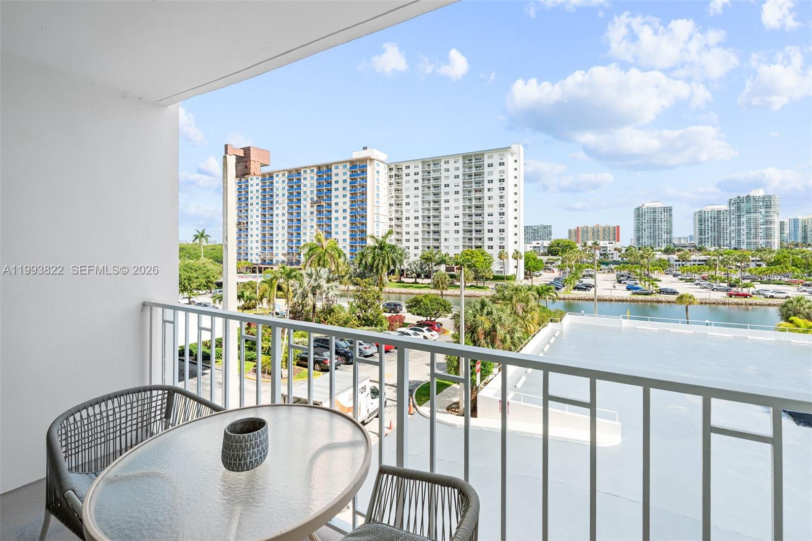 See details 325 1 / 2 762 sq. ft. $ 2026-04-09 0 Photo