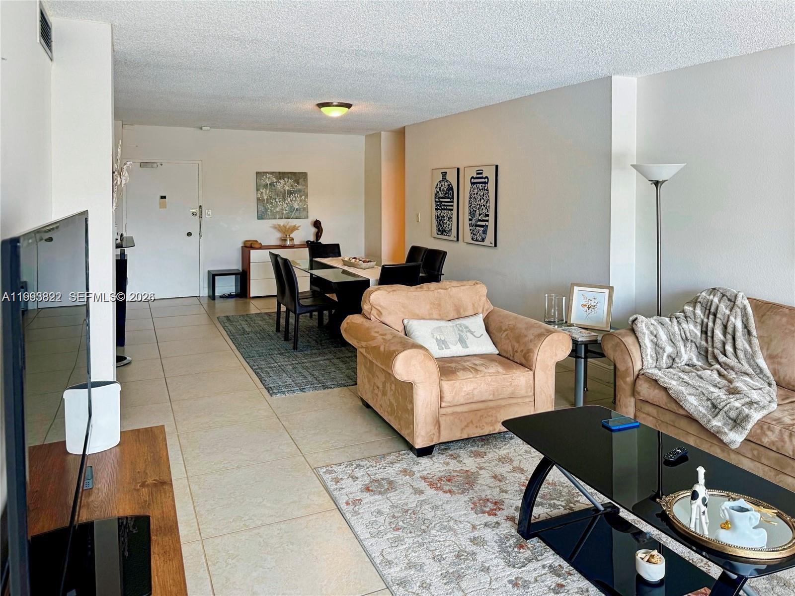 See details 325 1 / 2 762 sq. ft. $ 2026-04-09 0 Photo