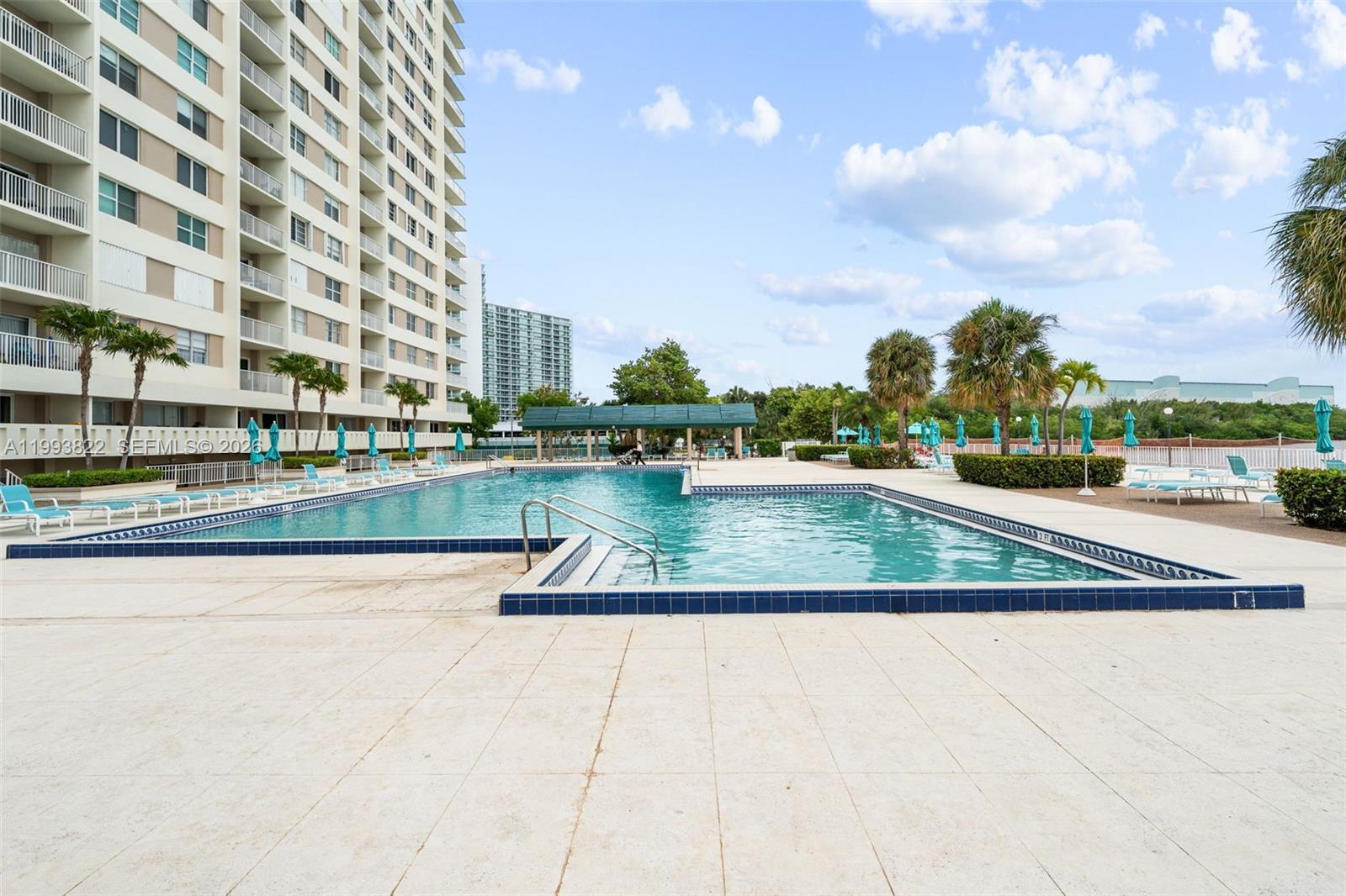 See details 325 1 / 2 762 sq. ft. $ 2026-04-09 0 Photo