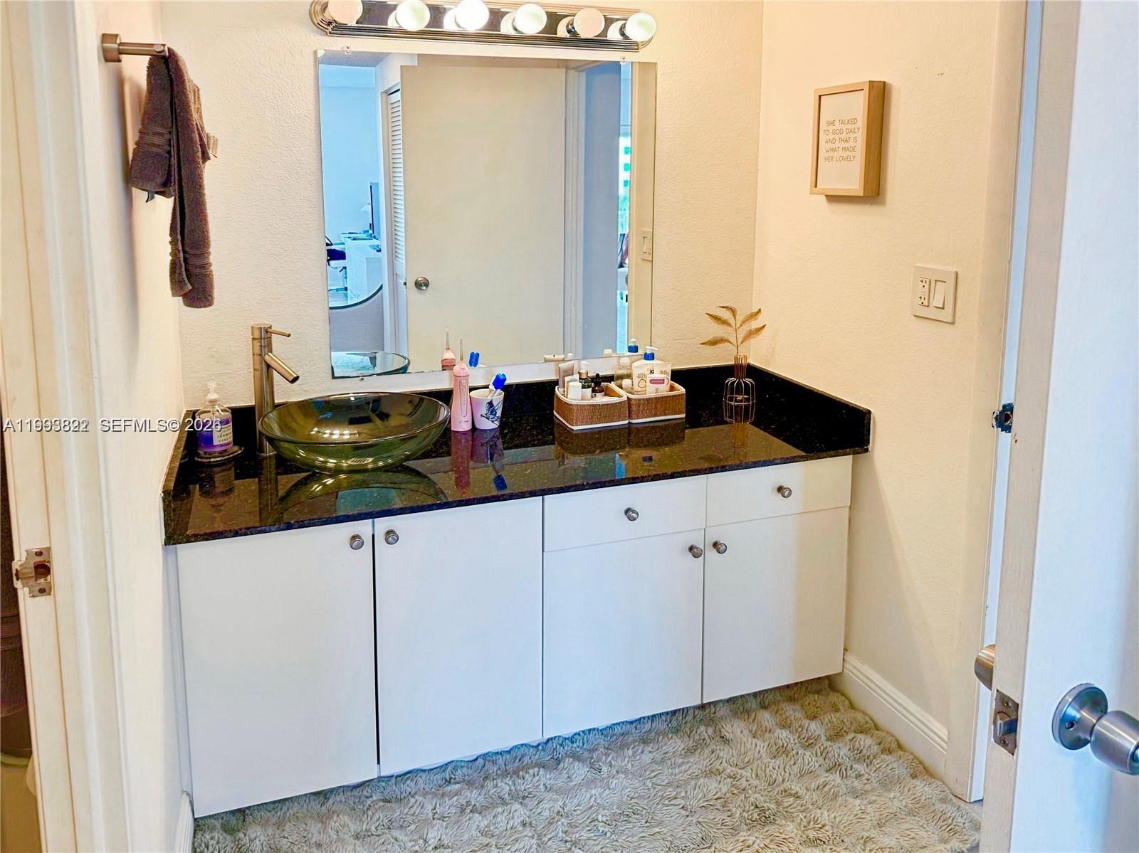 See details 325 1 / 2 762 sq. ft. $ 2026-04-09 0 Photo