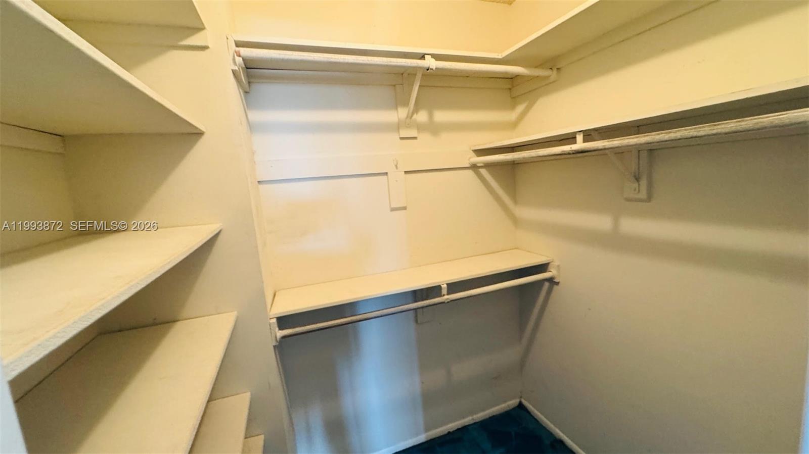 See details 1518 2 / 2 1525 sq. ft. $ 2026-04-02 0 Photo